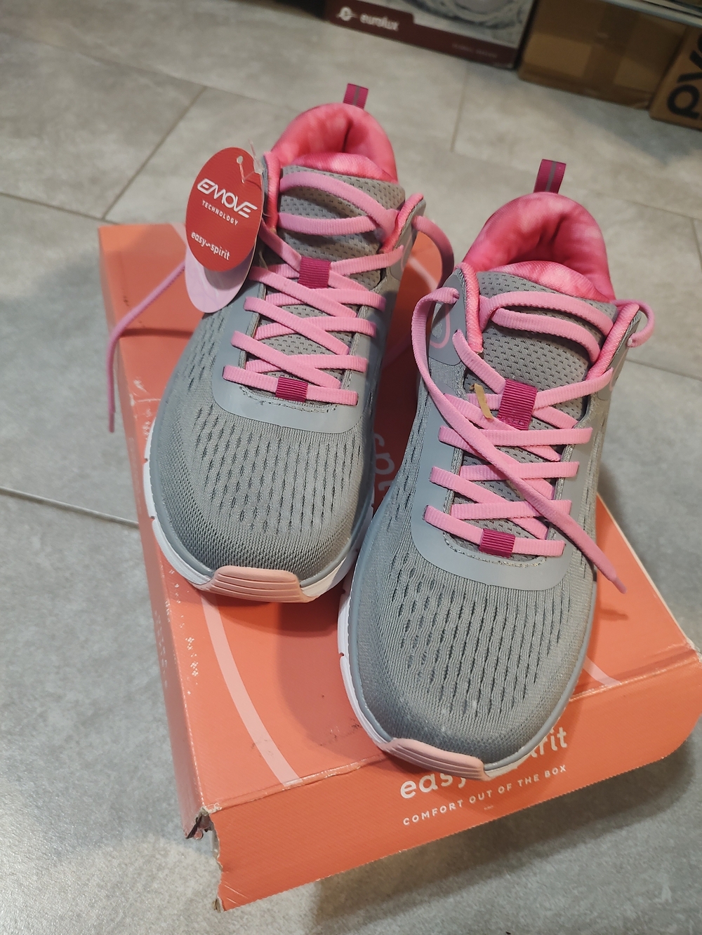 Easy Spirit Women's Gray and Pink Athletic Sneakers